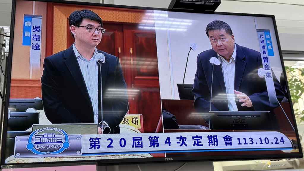 ▲彰化縣議員吳韋達在縣議會質詢中強調,火葬場尚未成立前,應優化環保與空污防制,並完善殯葬管理自治條例。(記者林明佑攝)