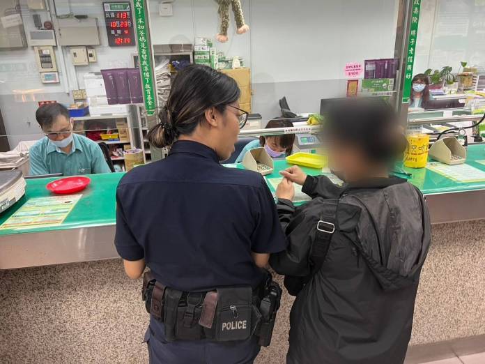 「老公」急用欲匯款20萬救急 八德警關懷識破即時勸阻 19 688203 0