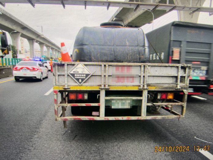 國1小客車猛撞大貨車 1人身體不適送醫 20 S 3784855 0 scaled