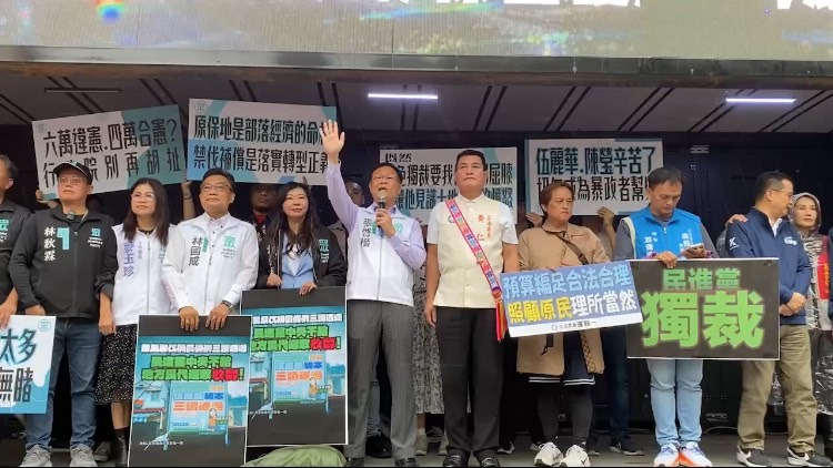 張啟楷指出,公糧收購價格每公斤調漲5元,國民黨是由張嘉郡提案,民眾黨則是由他代表提案。。(記者包克明 攝)