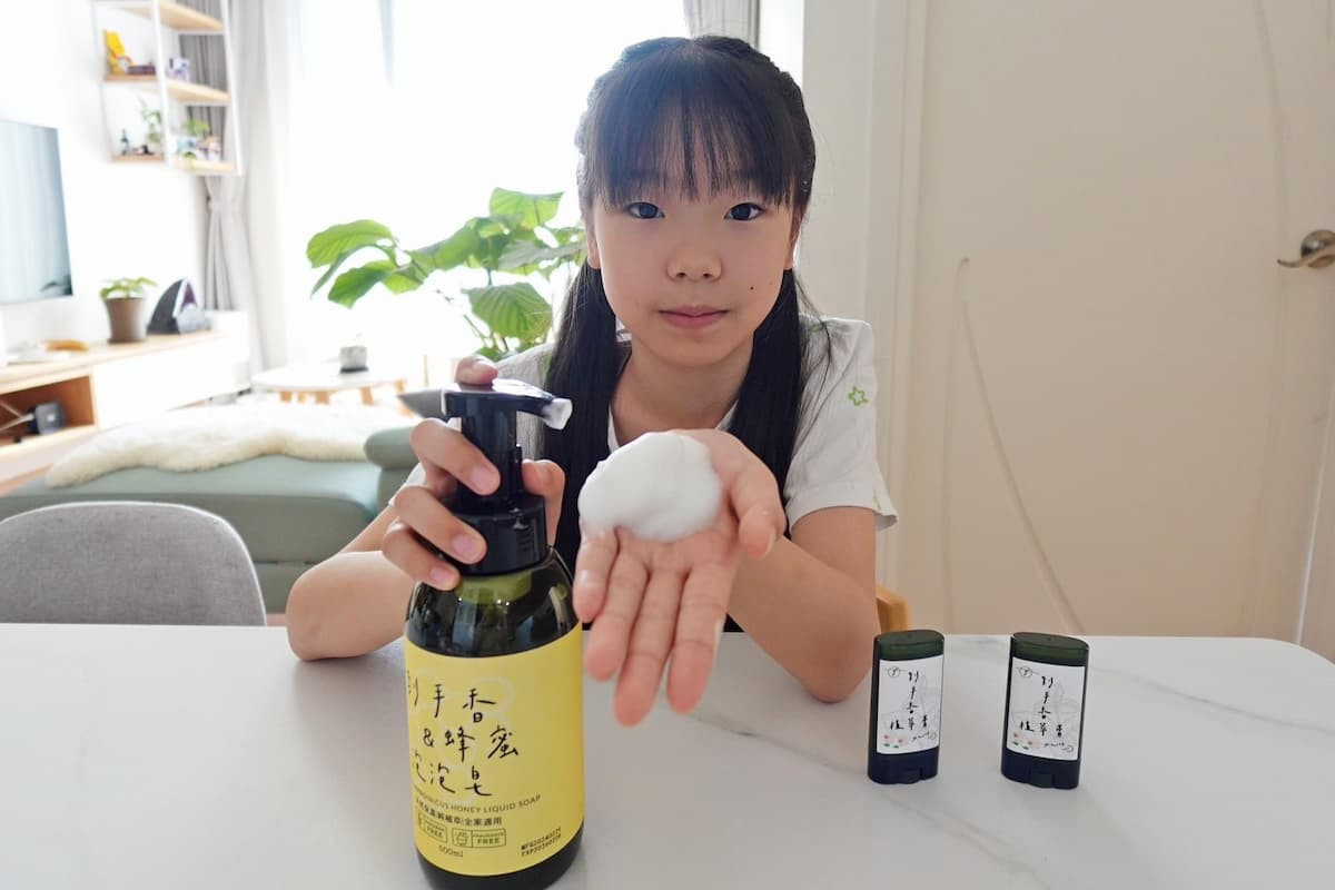 到手香蜂蜜泡泡皂,溫和不刺激,全家都可以用。(圖/Oh我的雙牛寶貝兒)