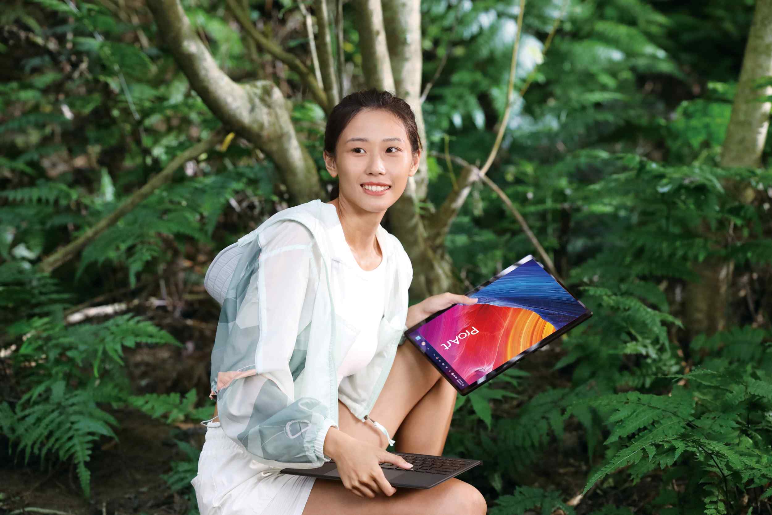 張博雅帶著僅850克的ASUS ProArt PZ13上山下海,隨時記錄訓練過程。