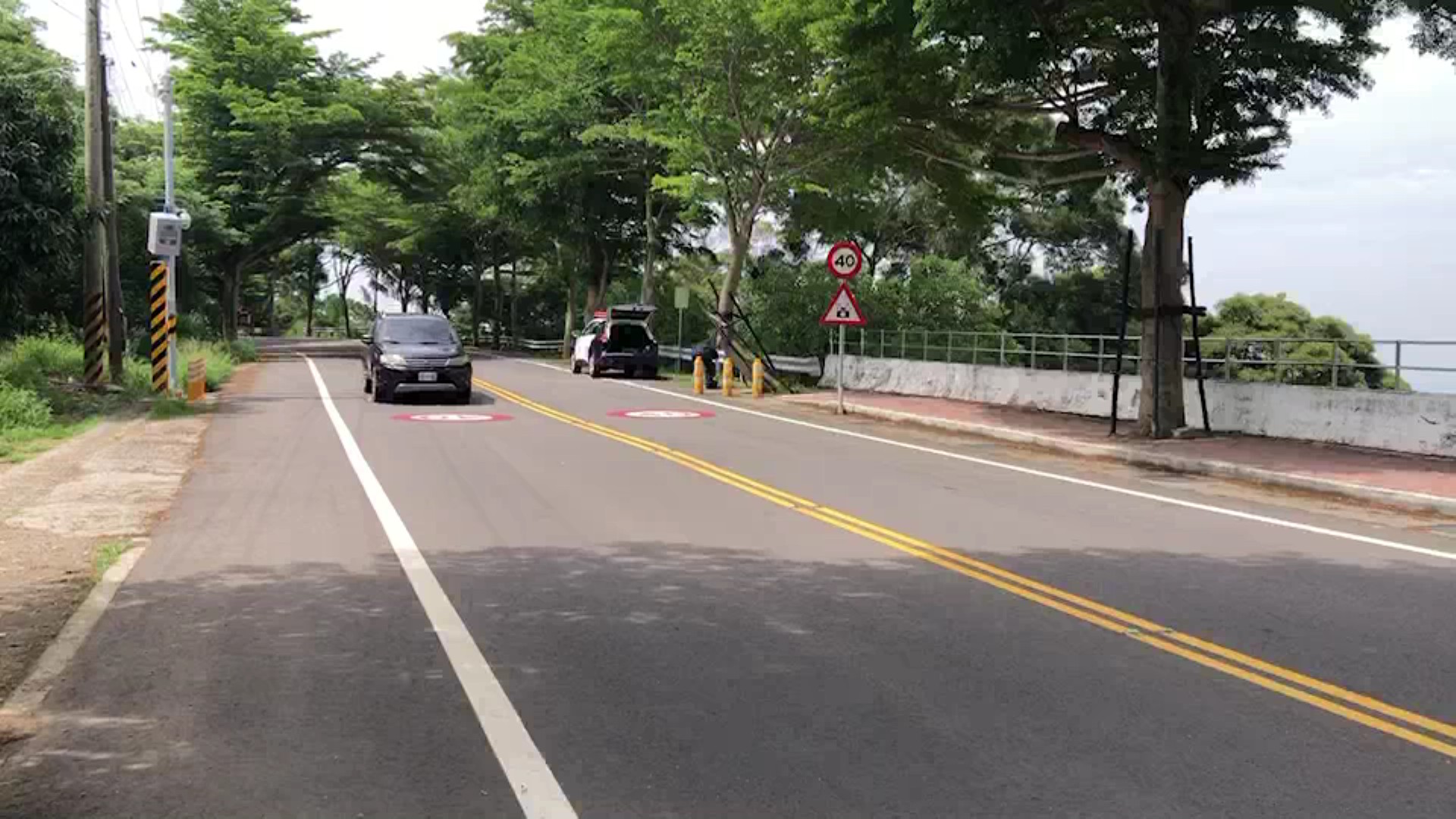 ▲彰化139線縣道因彎道多，且常有機車騎士進行競速，為降低交通事故發生率，交通處則研擬新增固定式測速照相桿或區間測速。（記者張溎壕攝）