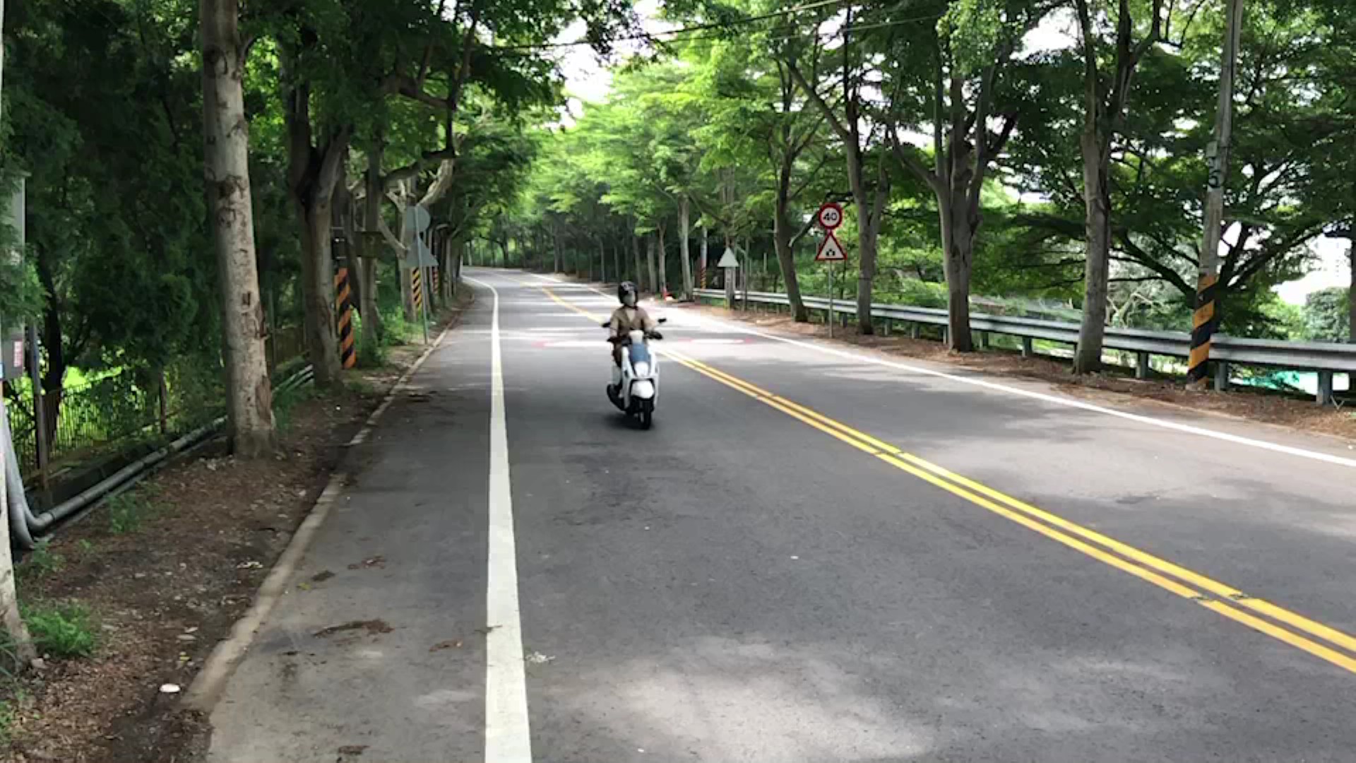 ▲彰化139線縣道因彎道多，且常有機車騎士進行競速，為降低交通事故發生率，交通處則研擬新增固定式測速照相桿或區間測速。（記者張溎壕攝）