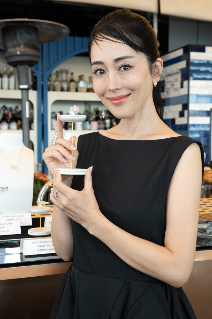小林優美展示同名珠寶品牌,「YUMI KOBAYASHI」全網首發上市。