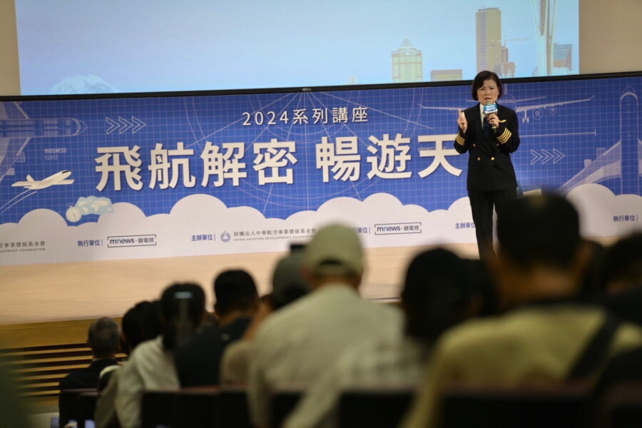圖/中華航空 孫慧君總機師講座分享。