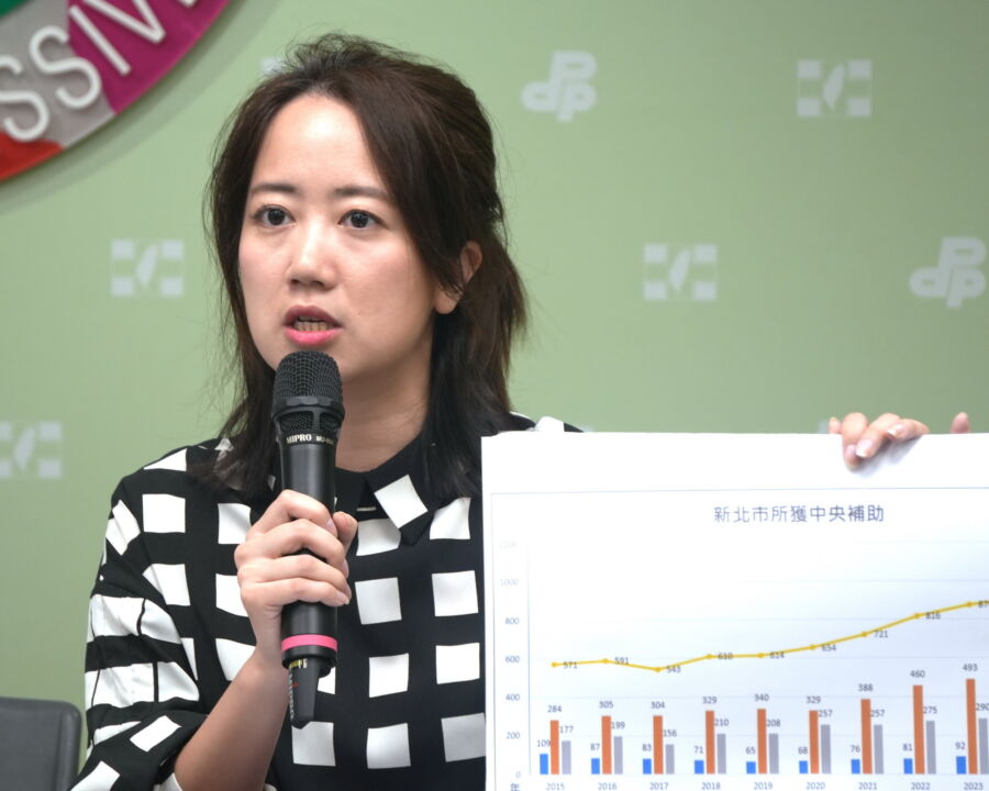 圖/新北市議員戴瑋姍直呼,「我的天!」江怡臻連什麼是「新興計畫」都搞不懂。(民進黨中央黨部提供)