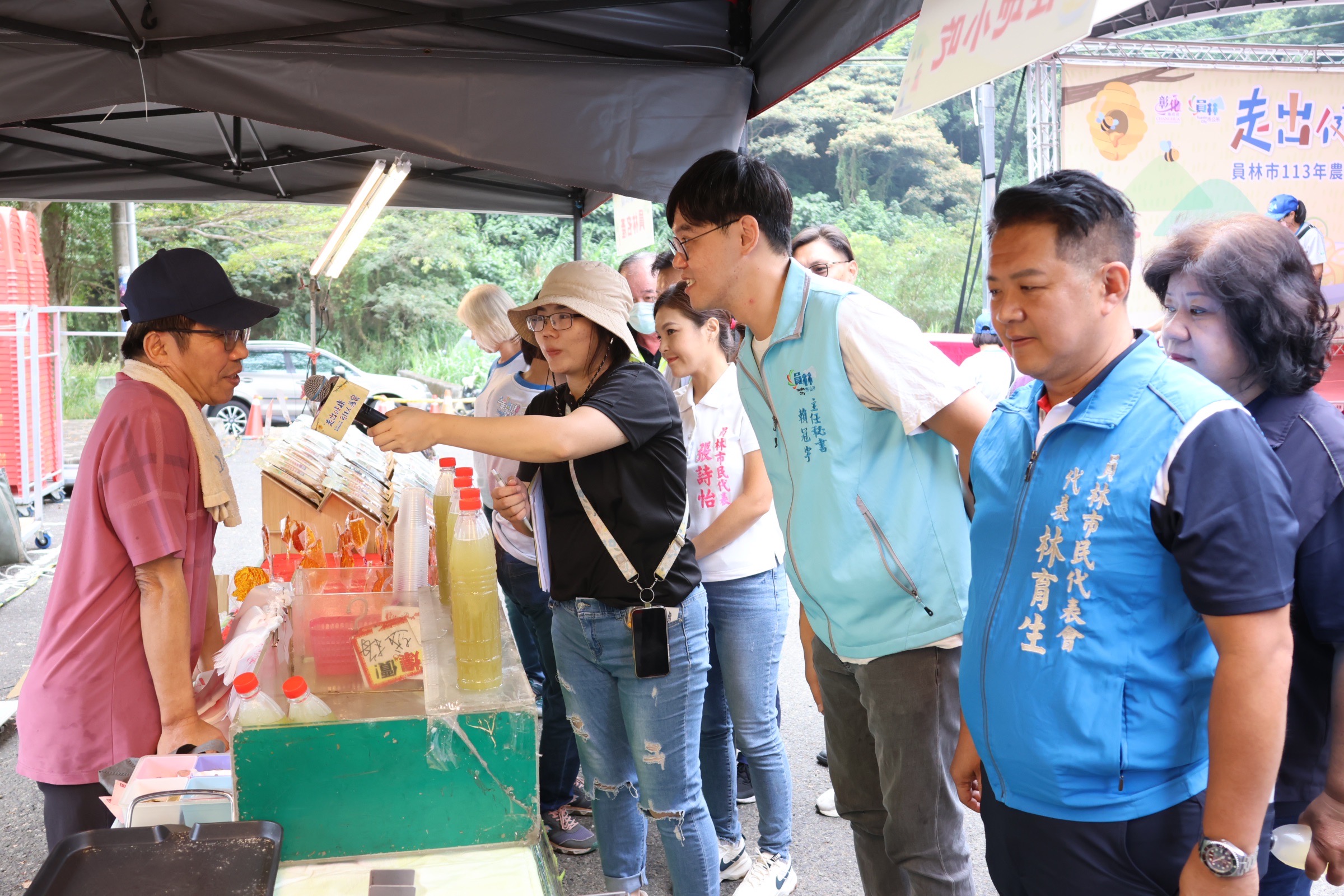 ▲員林市公所於員林運動公園第一停車場舉辦「走出健康 引以為農」農特產推廣活動．推廣當地健康且新鮮的農特產品。（記者張溎壕攝）
