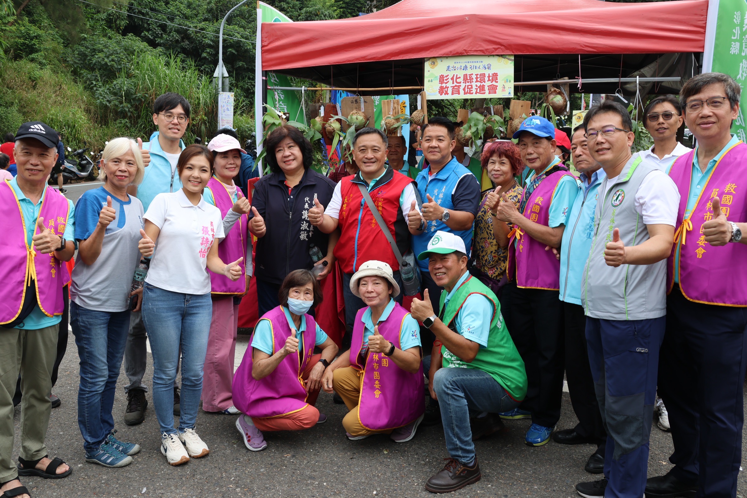 ▲員林市公所於員林運動公園第一停車場舉辦「走出健康 引以為農」農特產推廣活動．推廣當地健康且新鮮的農特產品。（記者張溎壕攝）