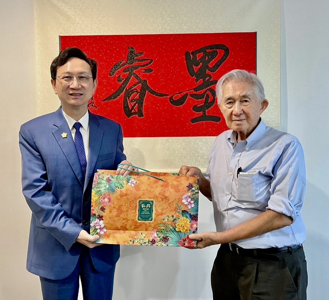 童振源大使向組屋之父劉太格請益　探索新加坡社會工程的成功經驗