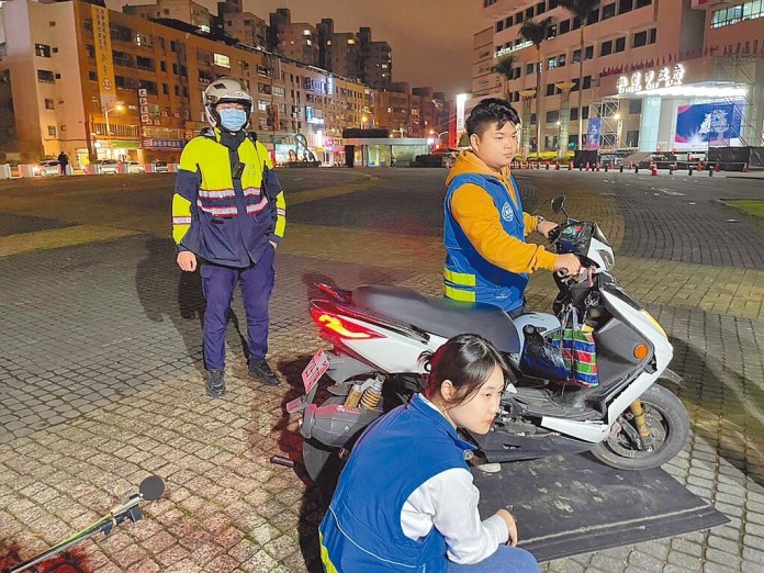 從源頭杜絕噪音問題 桃警稽查改裝車業者 20 S 36642852 0