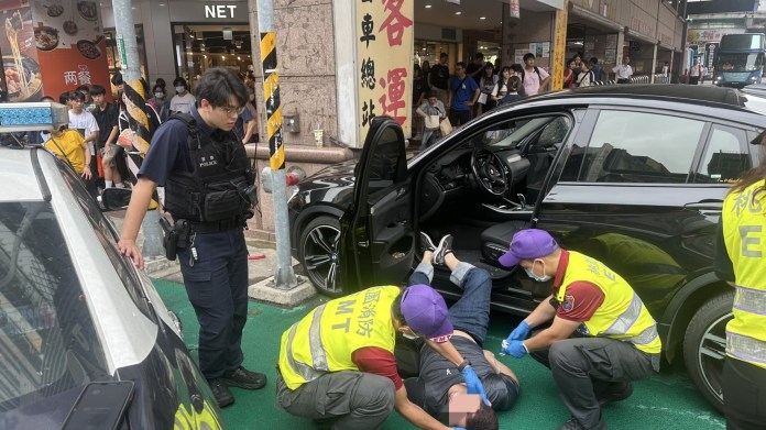 51歲駕駛疑癲癇發作 開車自撞柱子 18 d45f4
