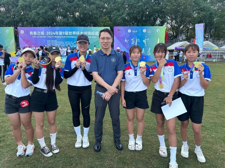 ▲左3為青少年女子組第1名陳宥均,中間為國際木總理事長。(照片由土庫商工提供)