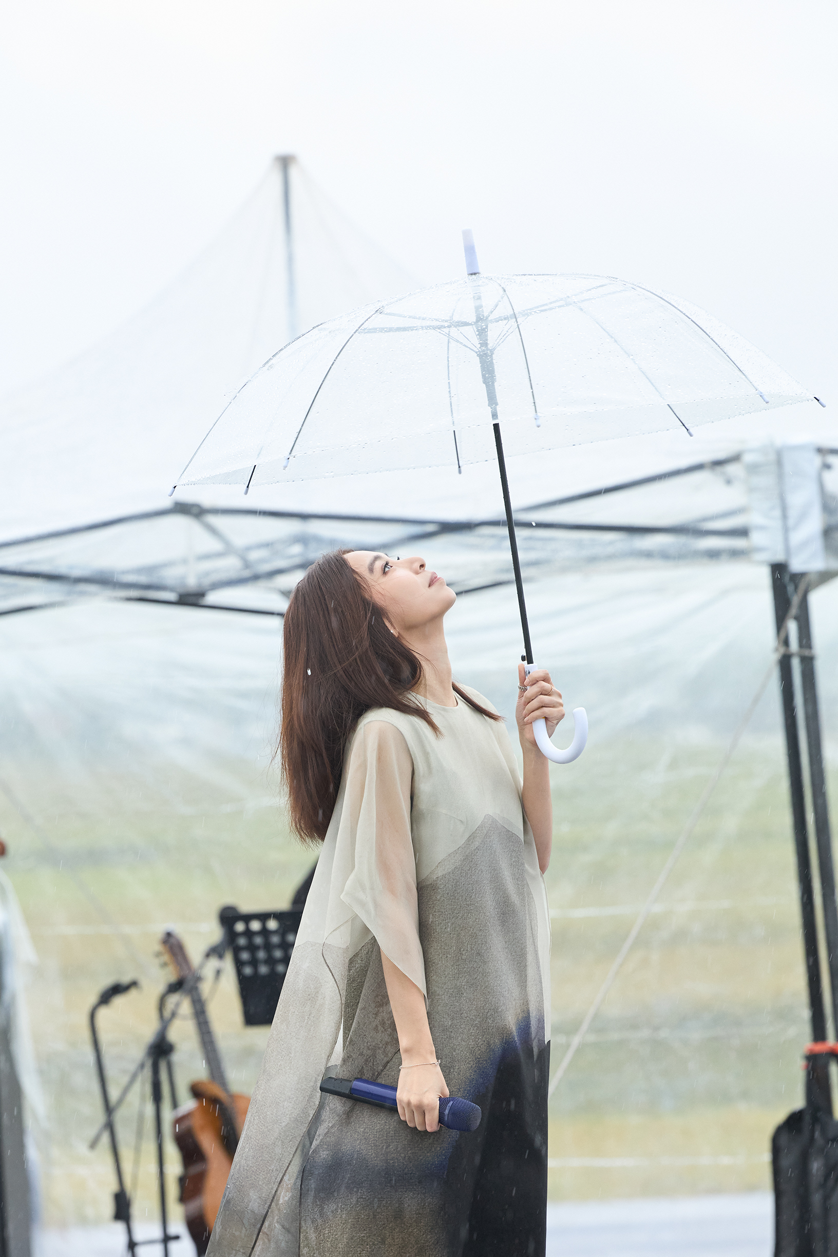 田馥甄在雨中稻田開唱,感覺像在烏托邦。圖/台灣好基金會提供