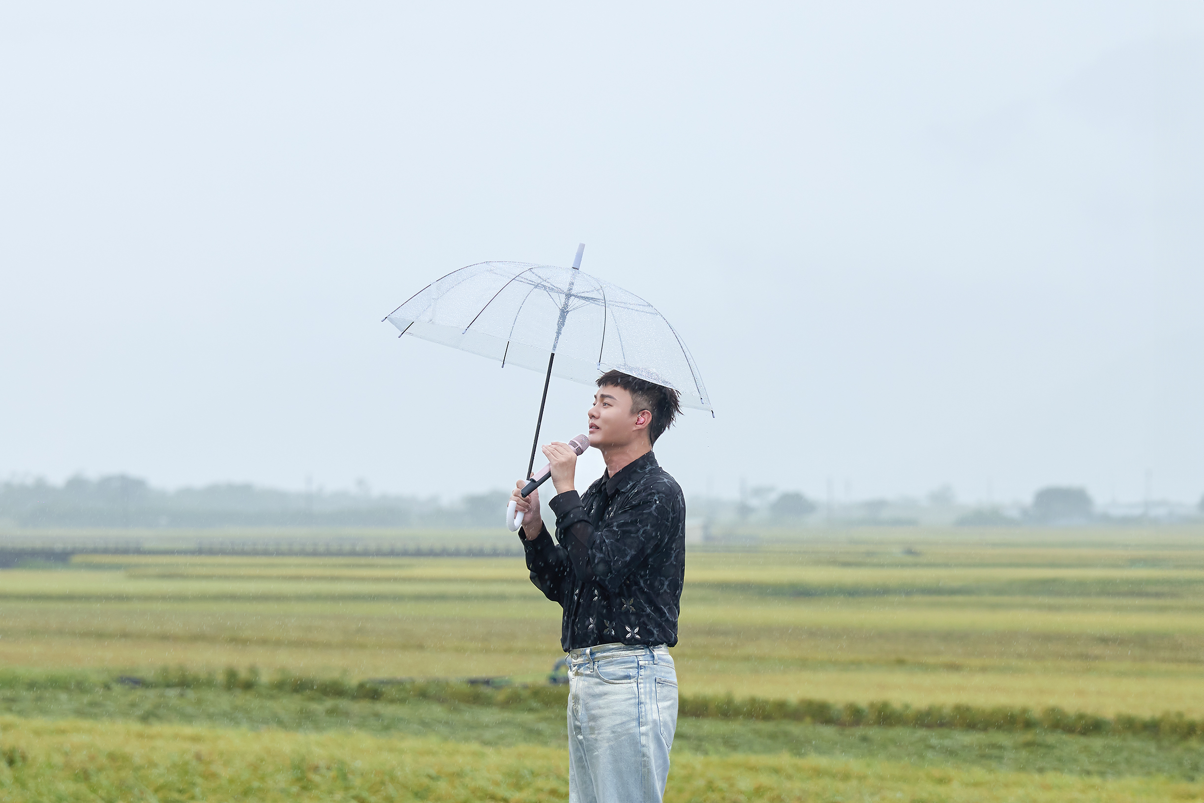 許富凱笑說這次安排的曲目都是風沒有雨,怎麼會雨下不停。圖/台灣好基金會提供