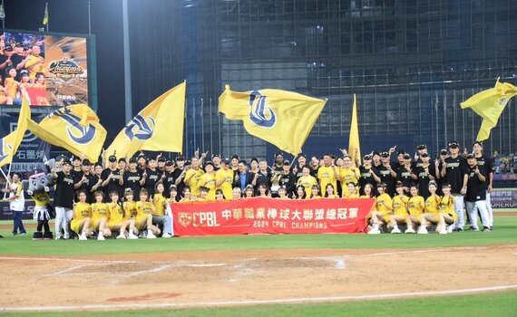 中信兄弟4:1封王! 盧秀燕親臨球場與2萬球迷見證同歡