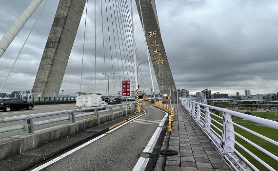 改善新北大橋橋塔旁S型機車彎道 力拼1年內完工