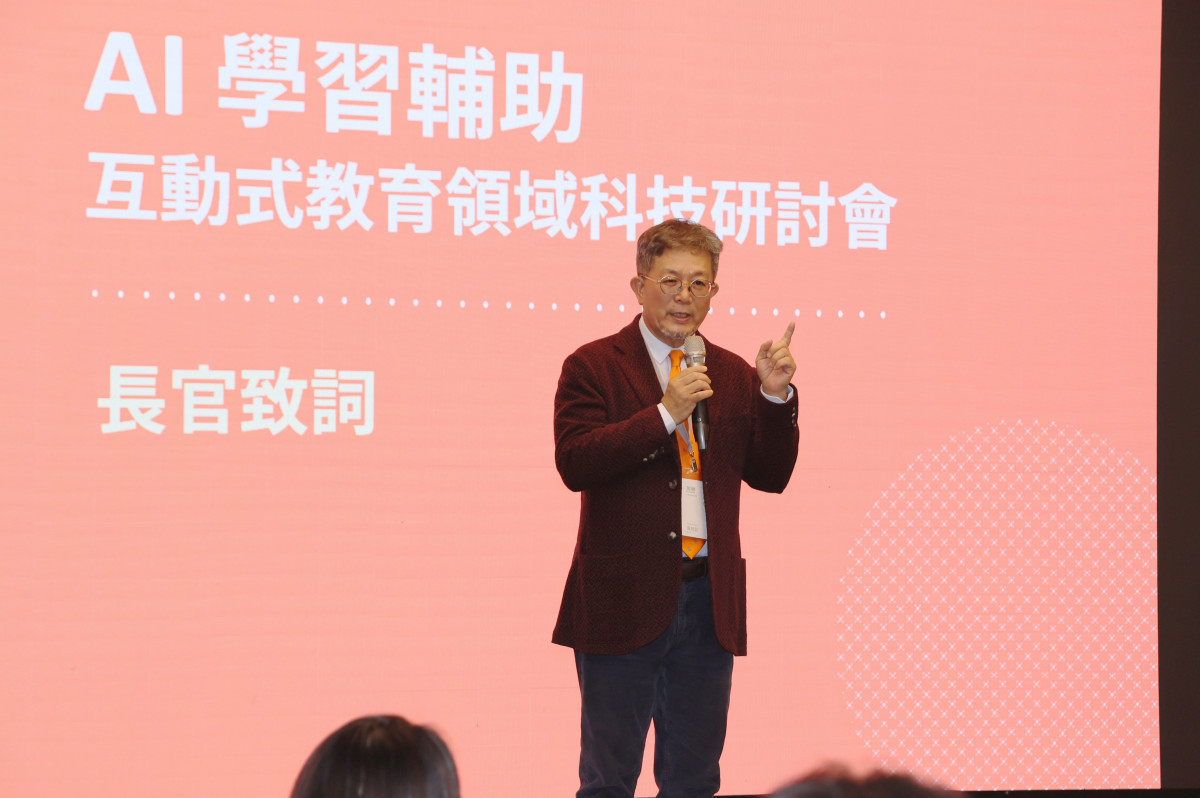 旭聯教育科技集團執行長黃旭宏指出AI將不僅是輔助學習的工具,還能成為學習過程的引導者與陪伴者。(圖/旭聯科技提供)