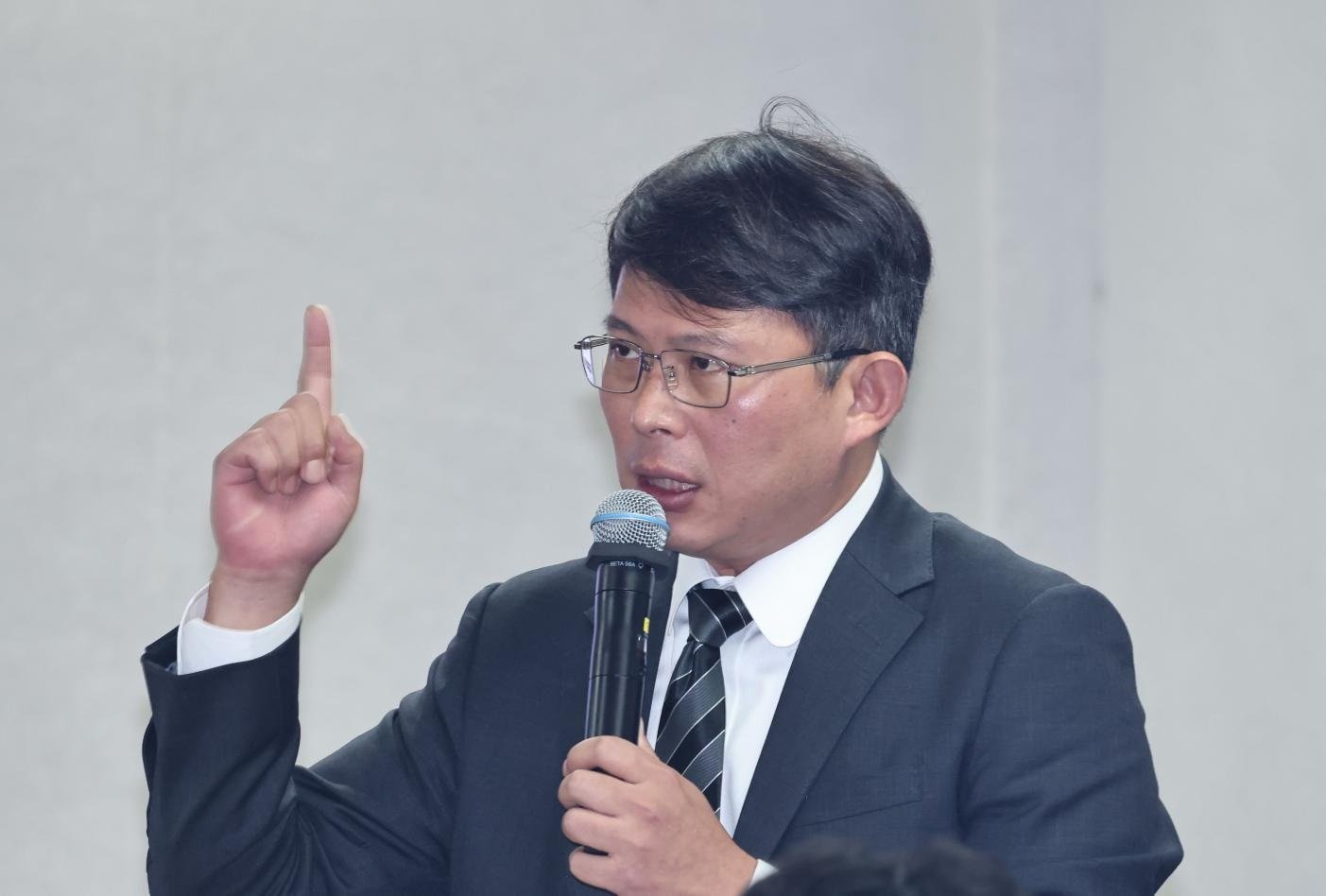 民眾黨立院黨團總召黃國昌預測,黨主席柯文哲一定延押,理由是法官與羈押庭法官都同一人。資料照片/林啟弘攝