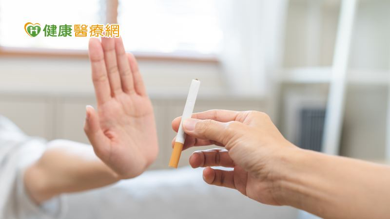 國健署推出2024新版戒菸指引、教戰手冊! 改版手冊分3族群設計