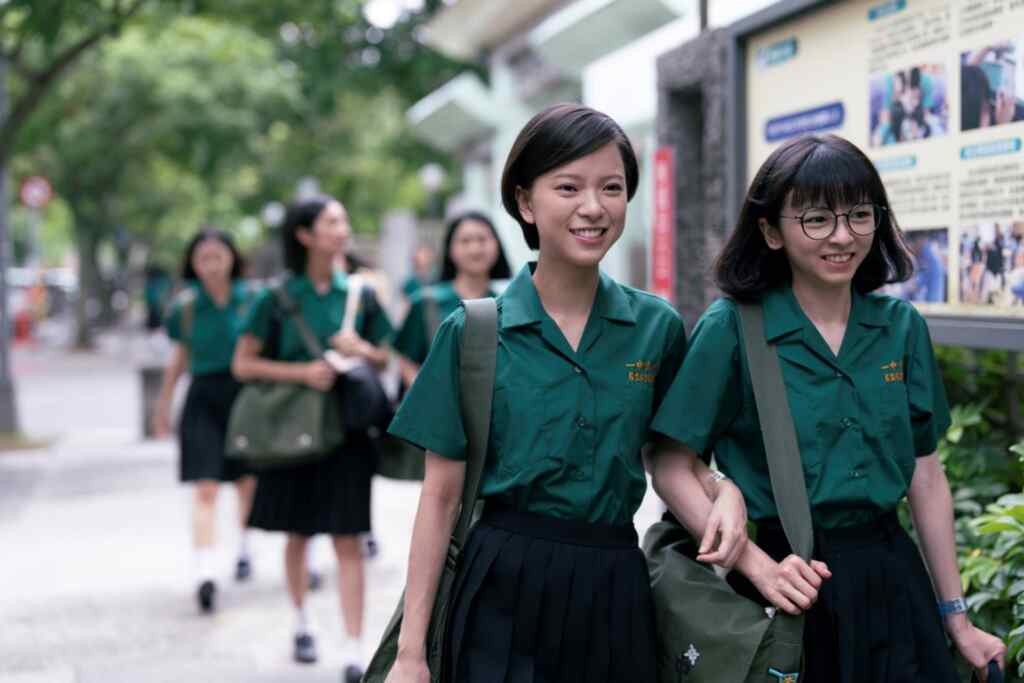 ▲項婕如(左)和陳姸霏(右)在《夜校女生》扮演一女中日夜校的「桌友」。(興揚電影提供提供)
