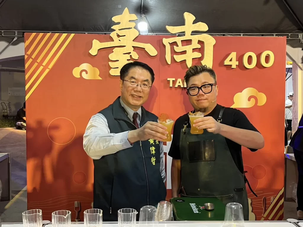 適逢台南建城四百年，台南市長黃偉哲也親臨現場特調紀念酒