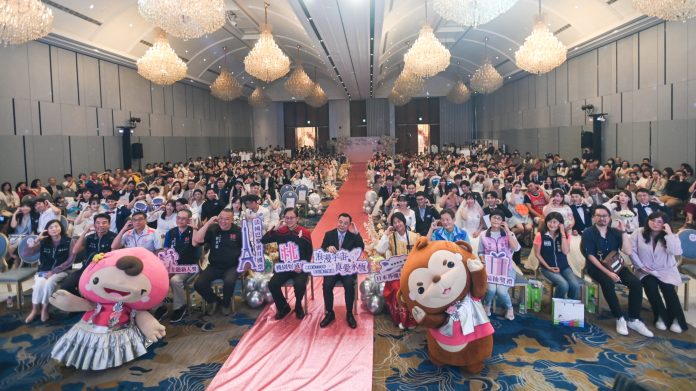 桃市聯合婚禮熱度不減 張善政化身「宇航員」為新人獻祝福 18 S 11575572 scaled
