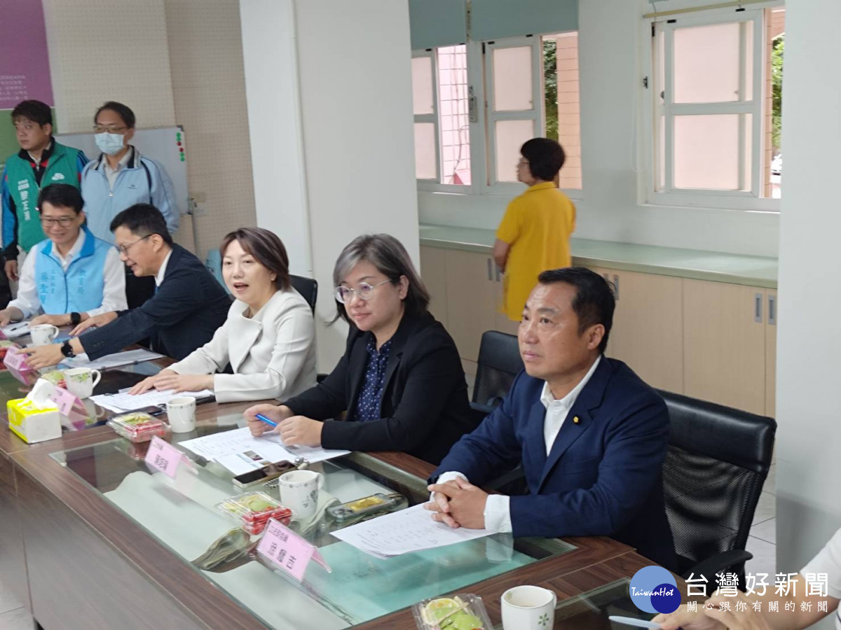 立法院教育文化委員會,針對桃園市國中小老舊校舍、廁所等環境設備所進行的考察。