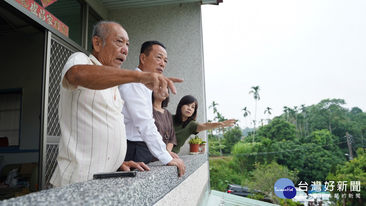 嘉義縣長翁章梁勘查中埔地震災情/嘉義縣府提供