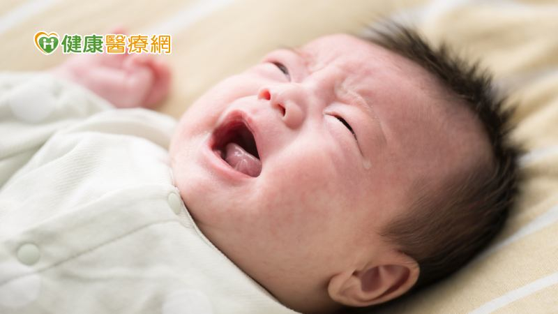 「受虐性腦傷」2-4月大嬰兒最常見!寶寶哭鬧有5可能 籲5問2要應對