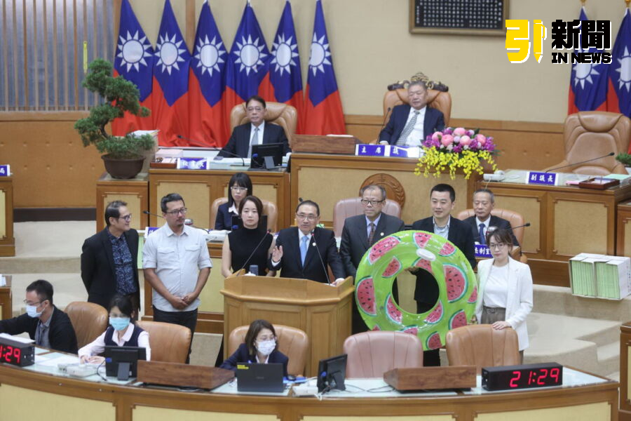 圖／民進黨團副召張錦豪今（28）日與議員林秉宥、戴瑋姍、顏蔚慈、蘇錦雄質詢新北市長侯友宜，「中央總預算卡關」、「國會擴權法案」條文違憲等議題。（記者陳志仁攝，2024.10.28）