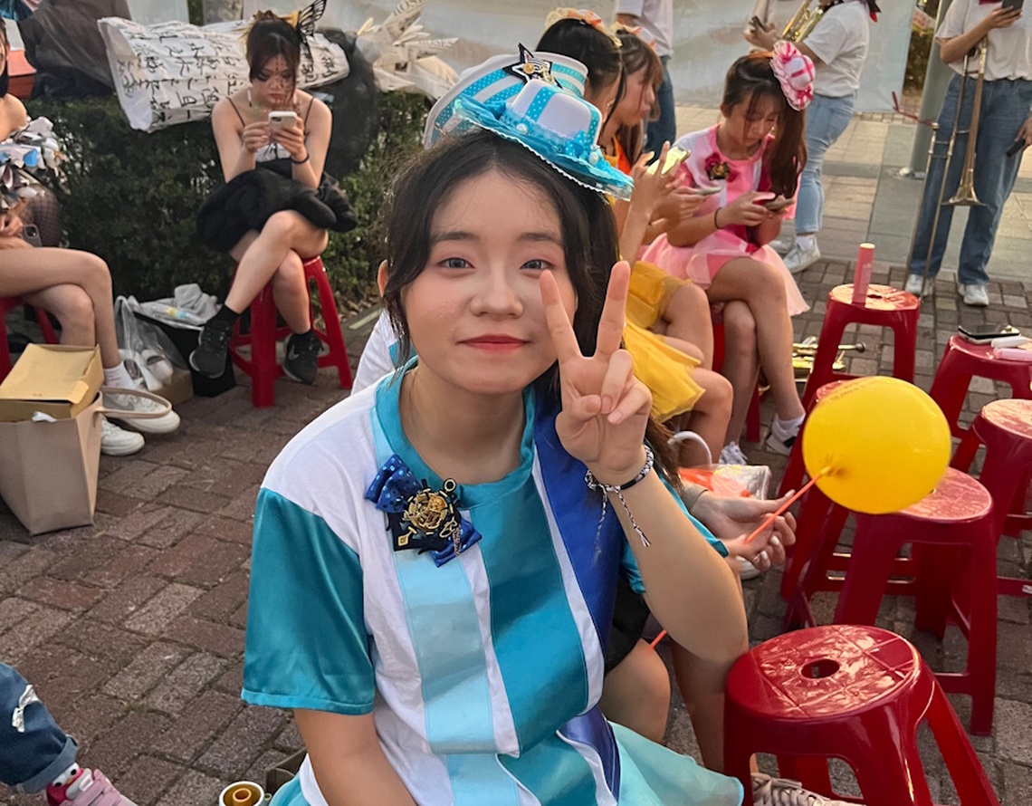 嘉義市東吳高職學生羅妍雅 仰望凌晨四點半的天空 披星載月扛家計報父恩
