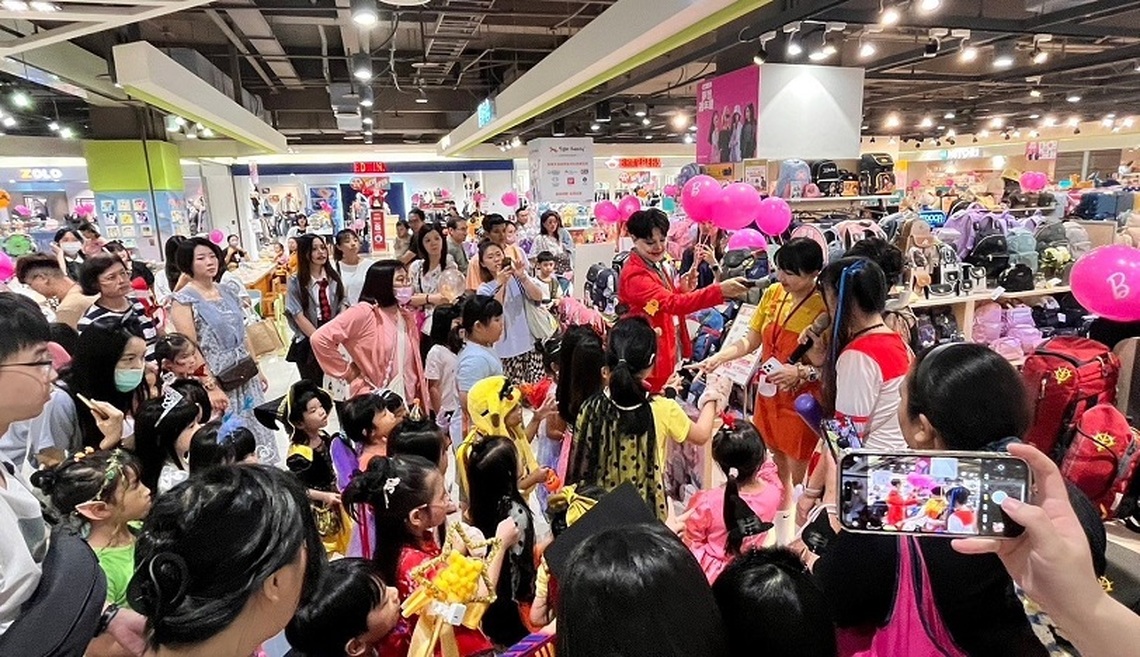 搞怪熱潮來襲 Global Mall屏東市推萬聖節打卡點、變裝討糖活動吸親子熱烈參與