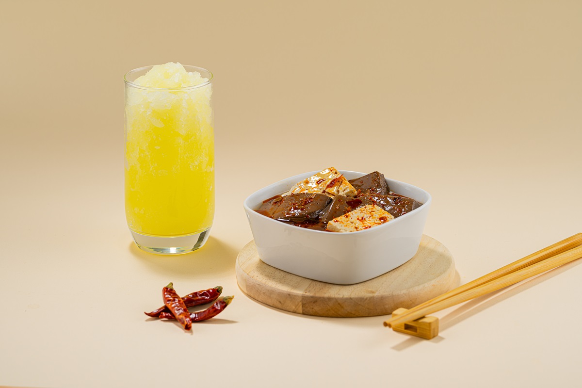 「12MINI快煮鍋」的「麻辣鴨血豆腐+季節冰沙」。