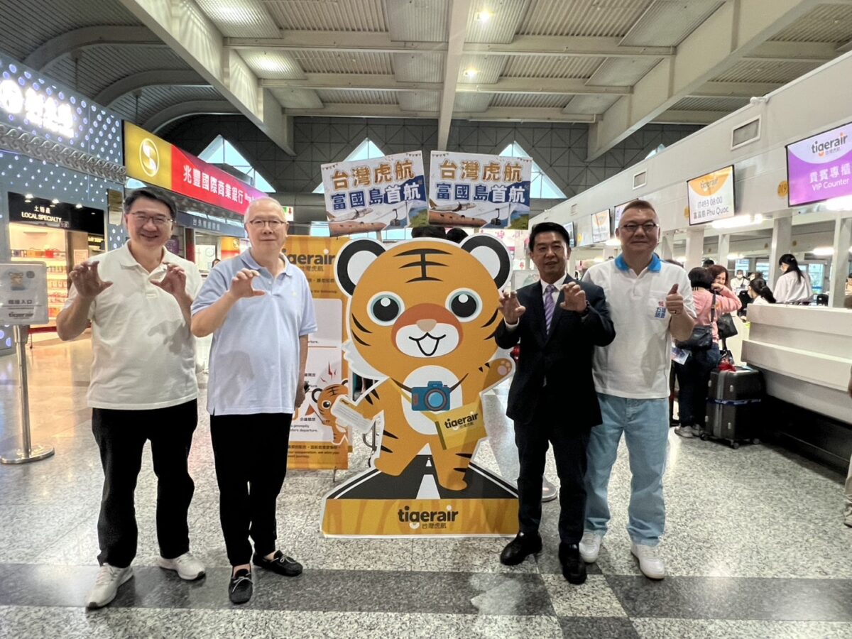 航空立委許智傑 參與直飛富國島首航