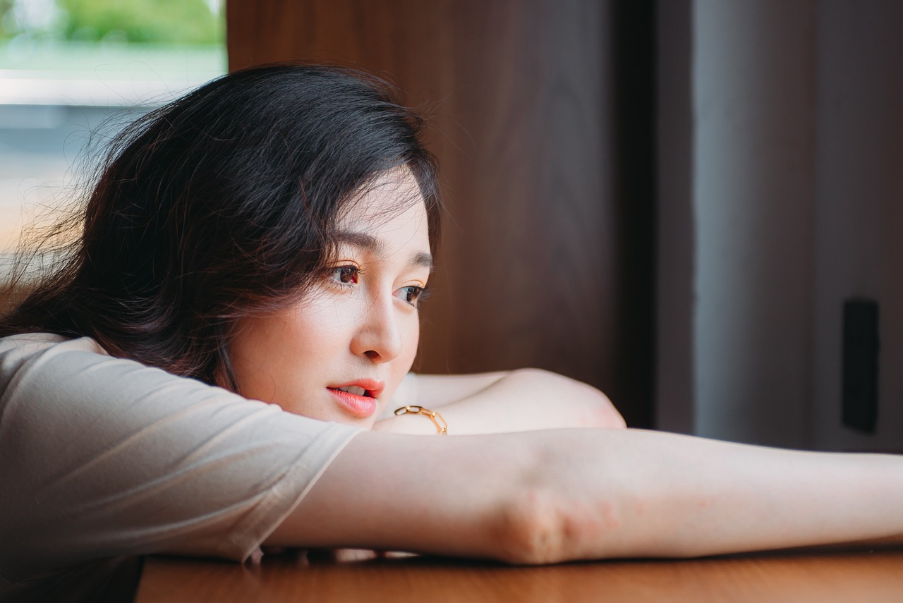 老是擔心癌症復發…醫曝「高達30%乳癌患者憂鬱症!」心理照護成康復關鍵