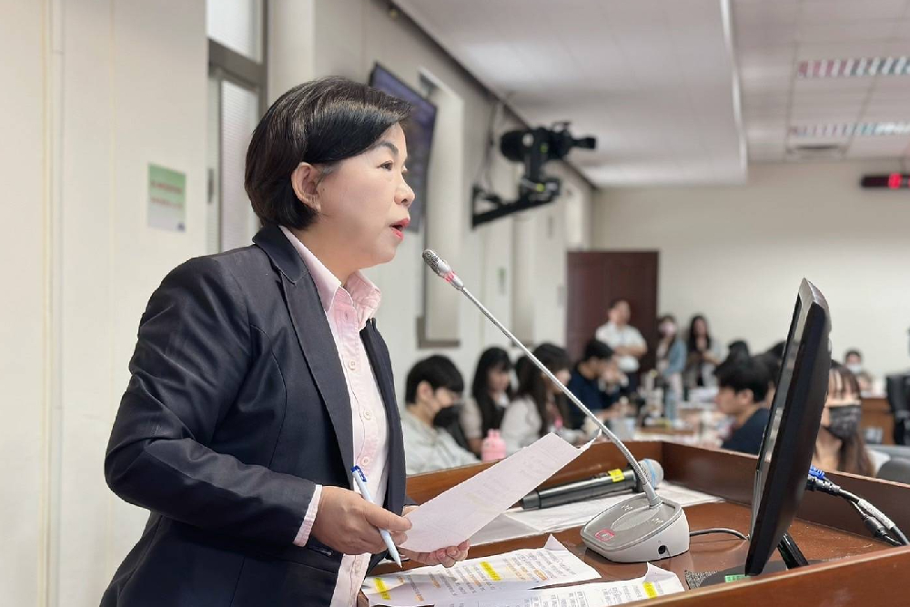 超思案陳吉仲、林聰賢列被告 楊瓊瓔:鴨霸政府應道歉 216 超思案陳吉仲、林聰賢列被告 楊瓊瓔:鴨霸政府應道歉 215
