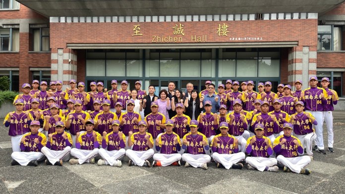 祖克柏貼身格鬥教練吳仲凱現身開南大學 鼓勵師生堅持自我理想 25 55