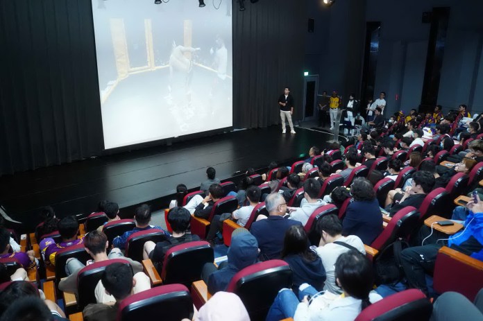 祖克柏貼身格鬥教練吳仲凱現身開南大學 鼓勵師生堅持自我理想 27 AEC09000 0