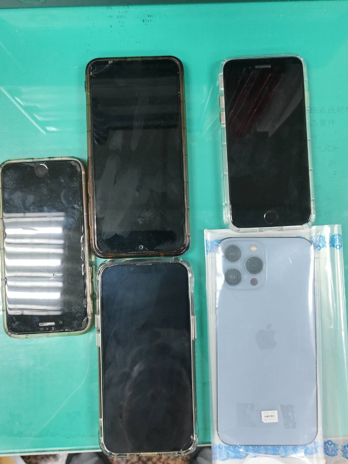 查扣行動電話。(記者薛秀蓮翻攝)