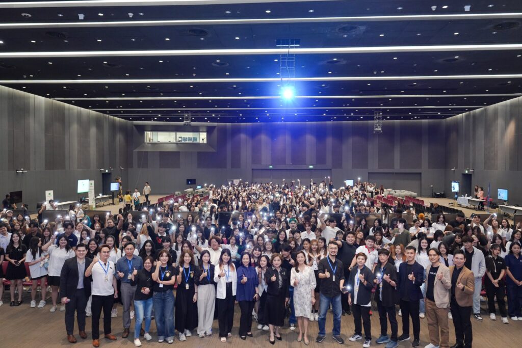 台灣企業代表前往曼谷大學與500多位同學交流,分享來自台灣的優質服務和商品的同時,把握機會收集市場資訊,為後續進入市場做足準備。