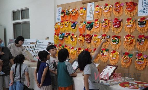 雲林文化資產保存技術「白鶴獅製作技術」推廣成果展 百位小小工藝師彩繪紙糊獅頭