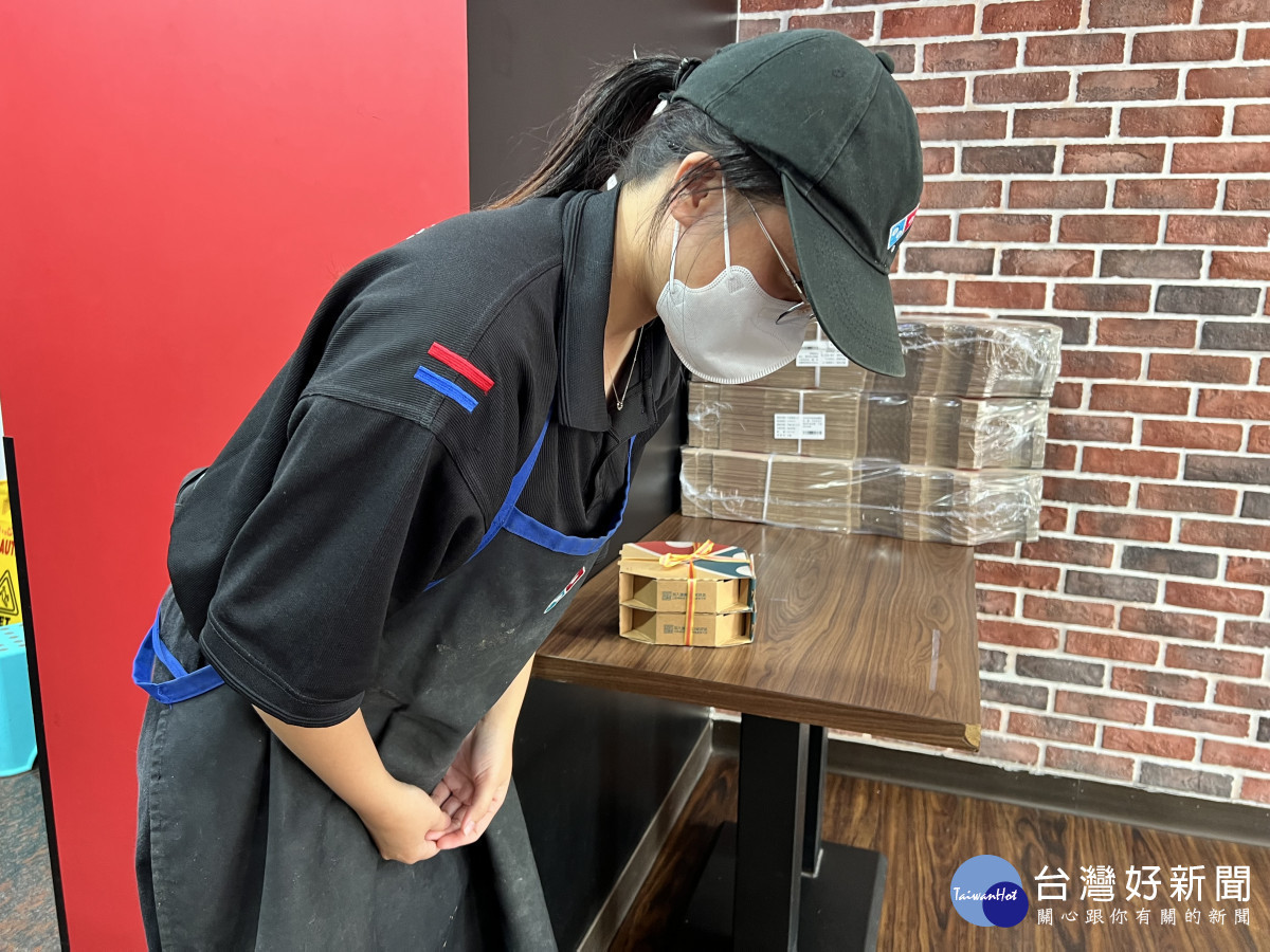 晏岑今年8月進入達美樂工作,從門市服務的基礎開始學起/虎尾就業中心提供