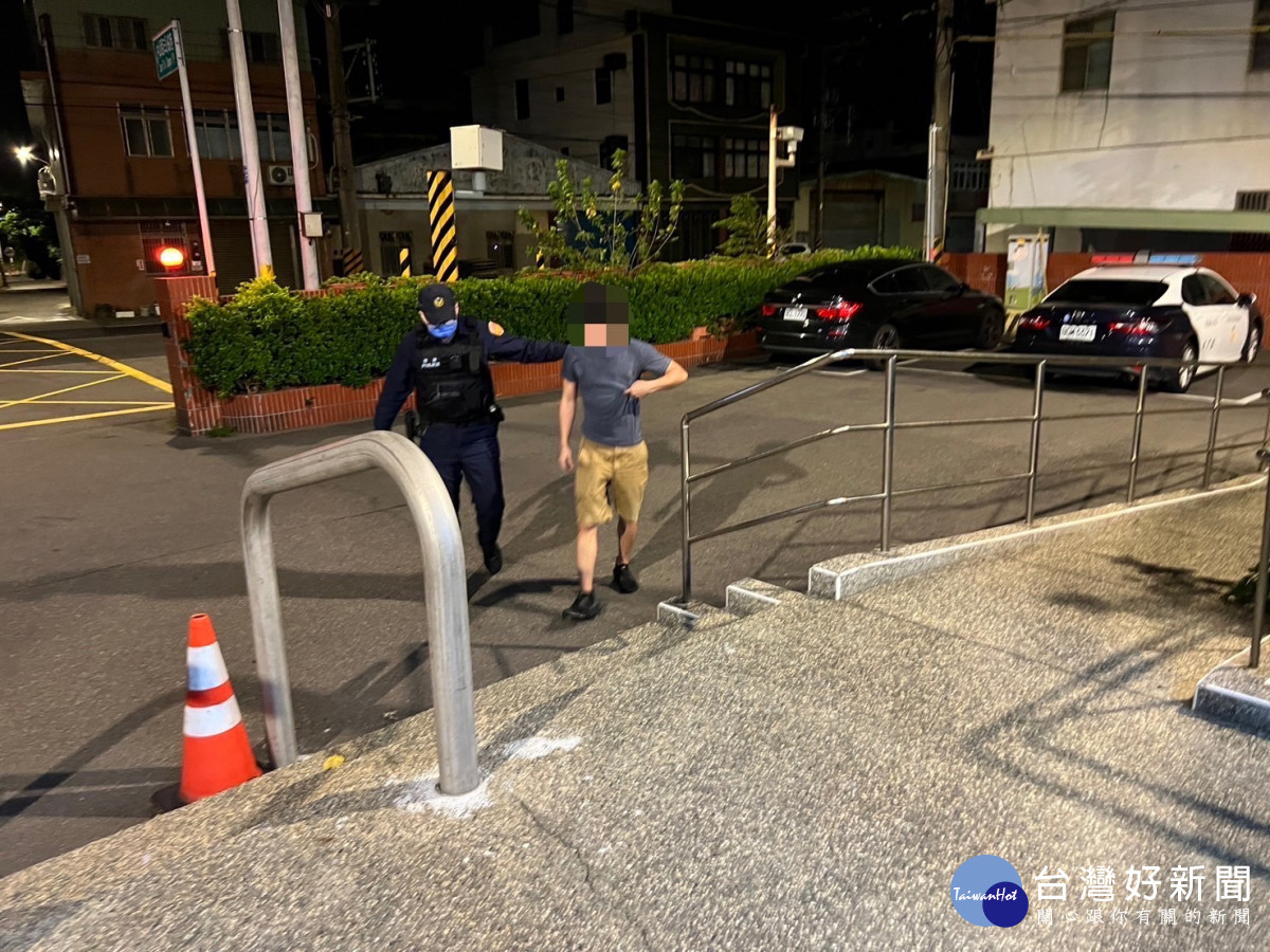 男子獨自至漁港散心,楊梅警協尋阻憾事。