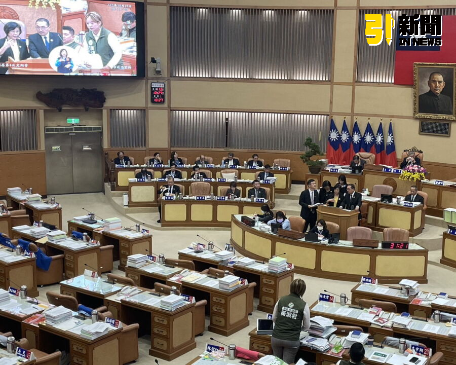 圖/民進黨新北市議員黃淑君針對遲緩兒早療量能不足的情形,質詢新北市長侯友宜。(記者陳志仁攝,2024.10.29)