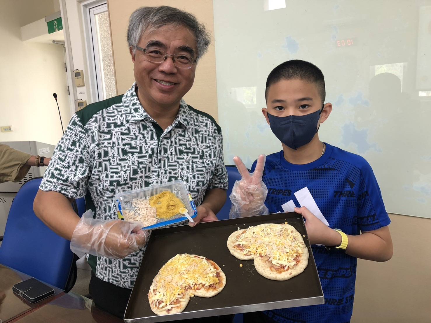 ▲河堤國小校長杜昌霖希望學童藉此真正了解食魚文化。（圖/高雄市河堤國小提供）