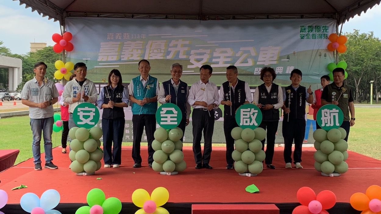 ▲嘉義縣新增8部先進公車正式啟航。(圖/記者陳㥊朋攝)
