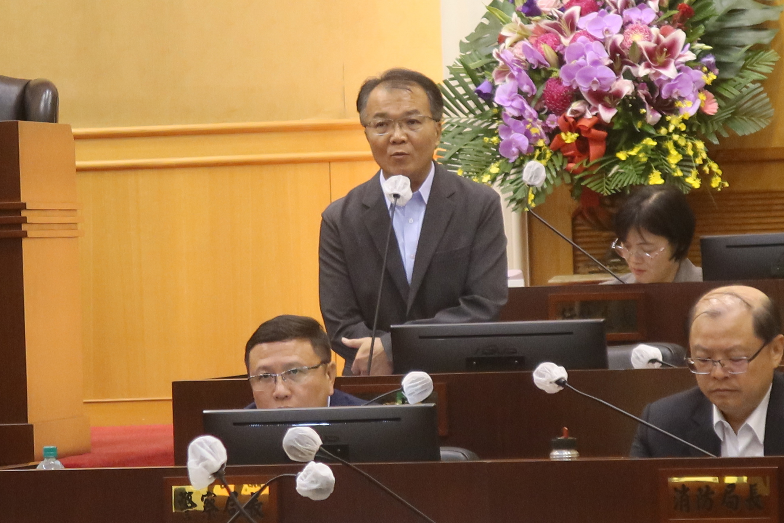 ▲彰化縣議員賴清美在議會定期大會中，對校園安全表達關切，縣府教育處長蔡金田表示，未來將會加強校園安全的管理維護。（記者張溎壕攝）