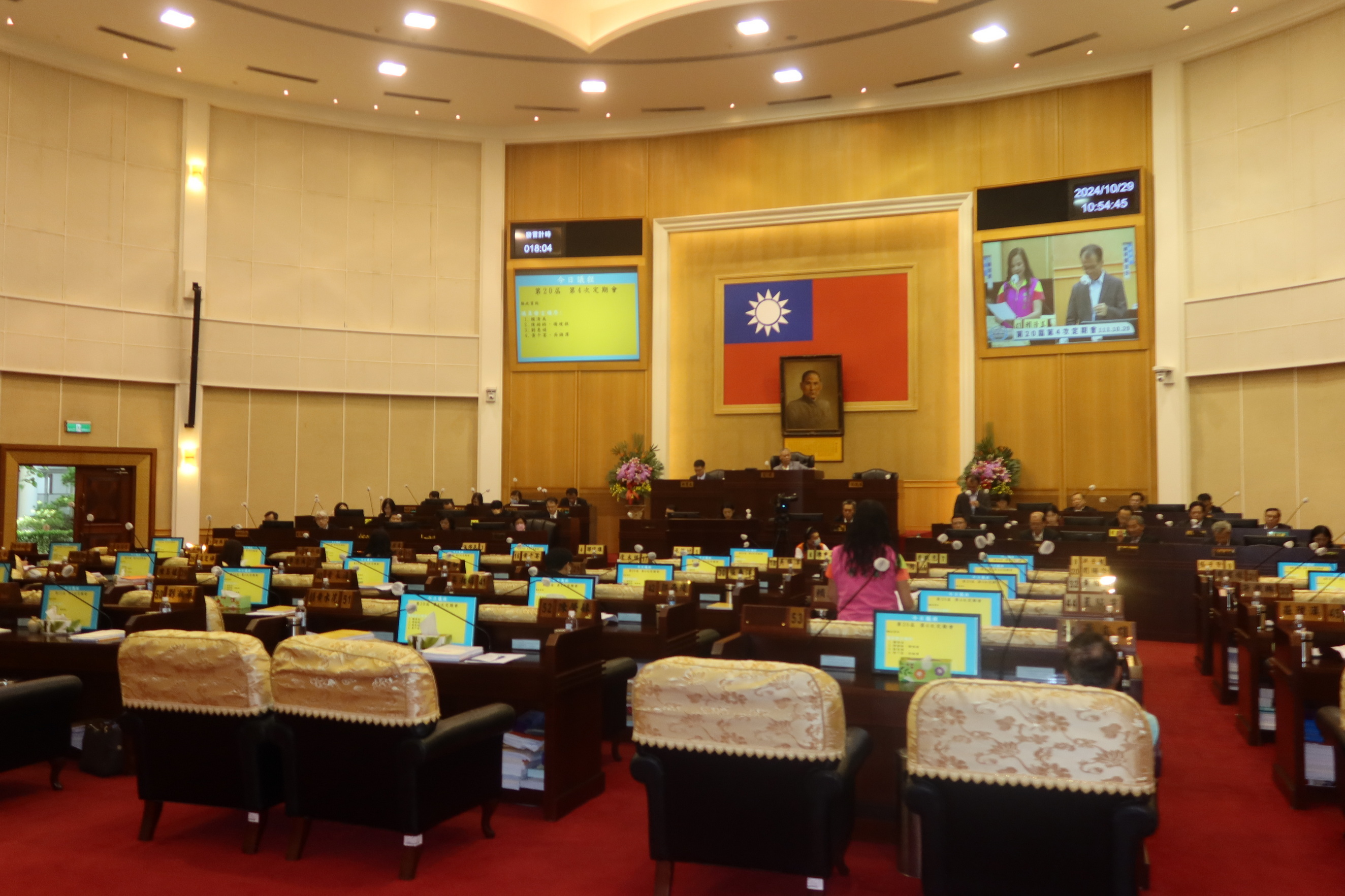 ▲彰化縣議員賴清美在議會定期大會中，對校園安全表達關切，縣府教育處長蔡金田表示，未來將會加強校園安全的管理維護。（記者張溎壕攝）