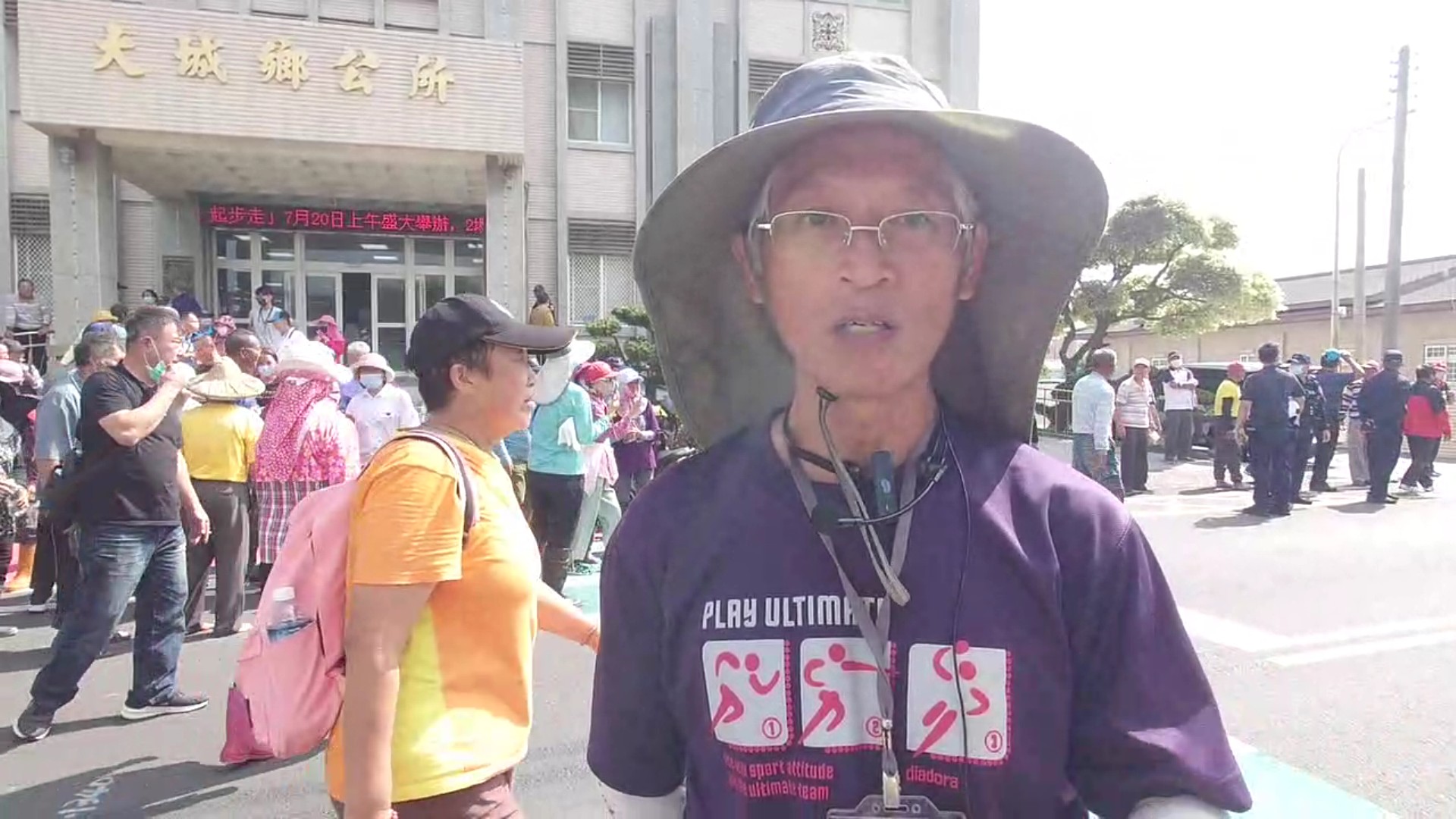 ▲自救會會長許國成表示，今年6月曾遞交陳情書給鄉公所，未獲鄉公所正向回應，大城鄉民代表會審核該案預算在即，才會有今（29）日號召村民遊行抗議。（記者張溎壕攝）